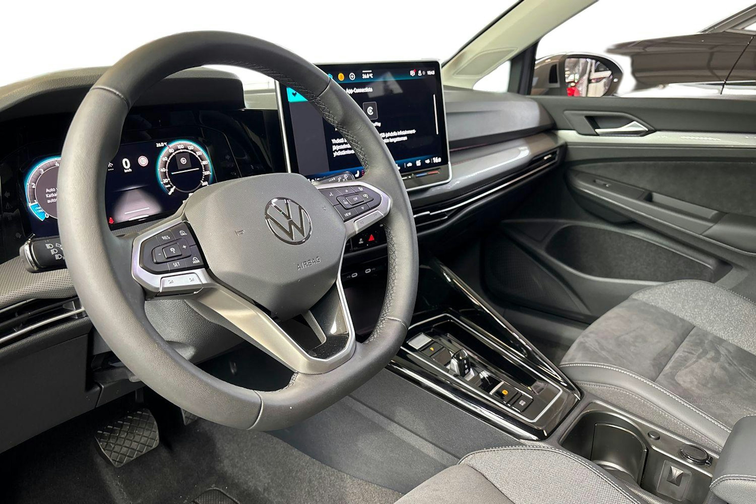 harmaa Volkswagen Golf 2025 kuva 6.