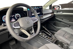 harmaa Volkswagen Golf 2025 kuva 6.