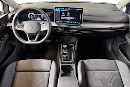 harmaa Volkswagen Golf 2025 kuva 7.