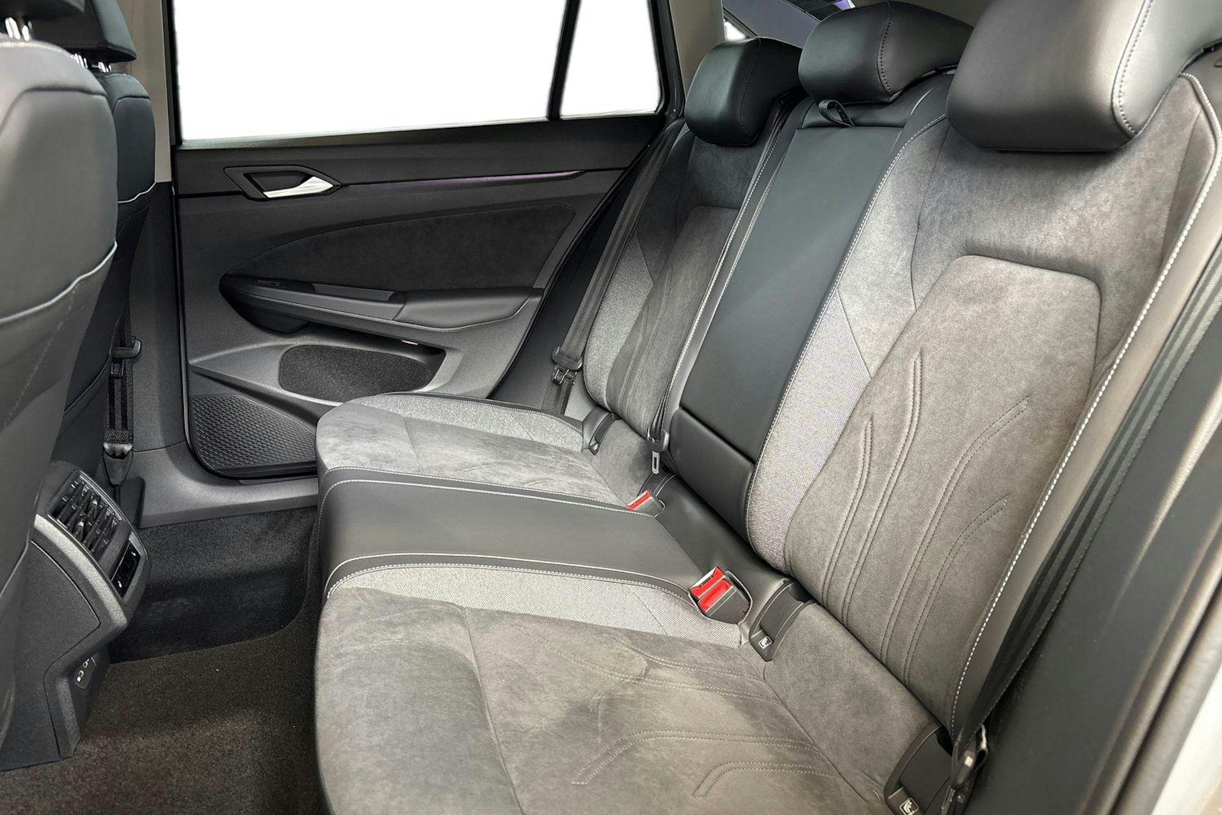 harmaa Volkswagen Golf 2025 kuva 8.