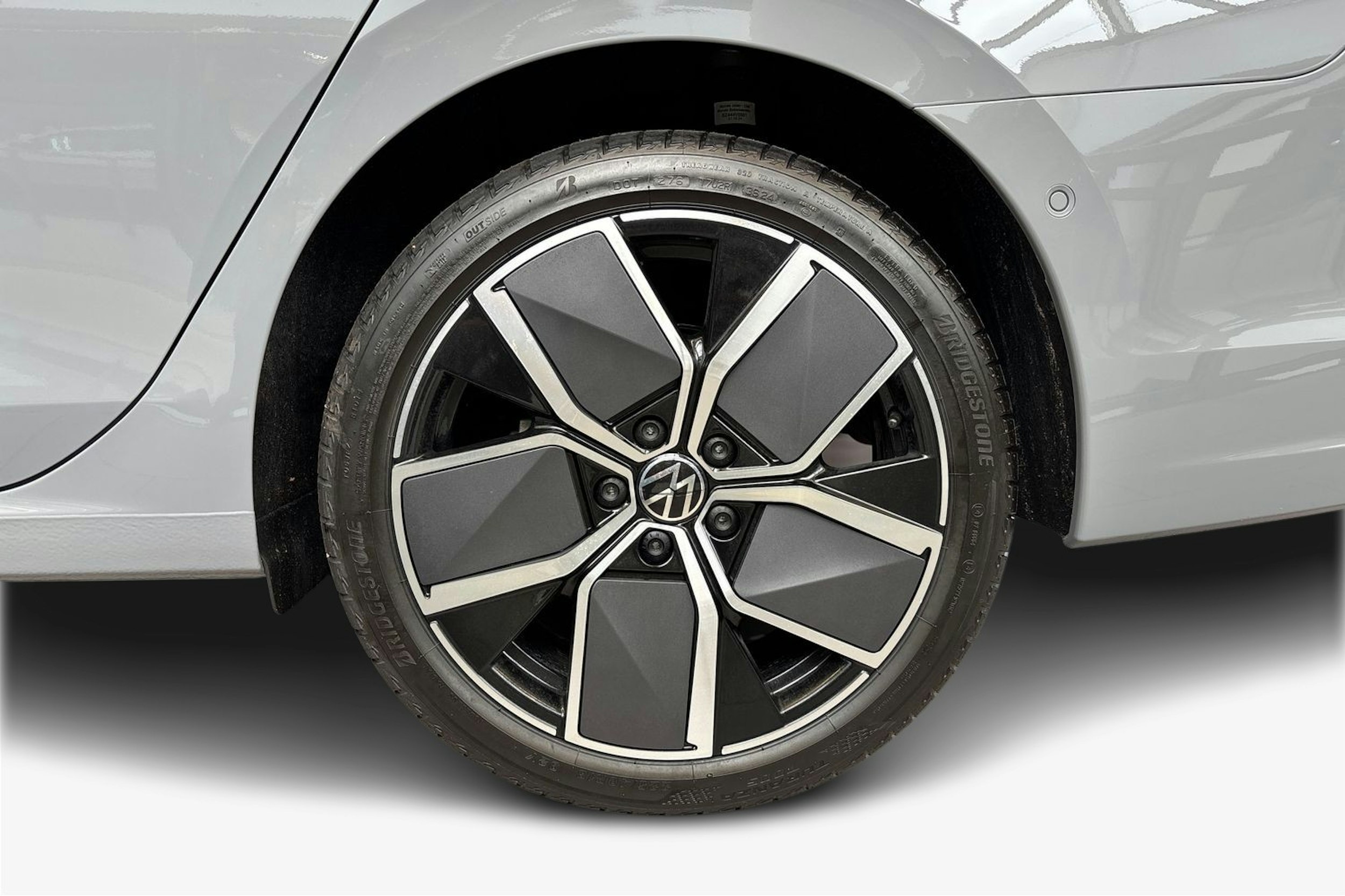 harmaa Volkswagen Golf 2025 kuva 9.