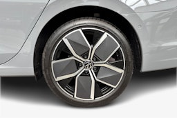 harmaa Volkswagen Golf 2025 kuva 9.