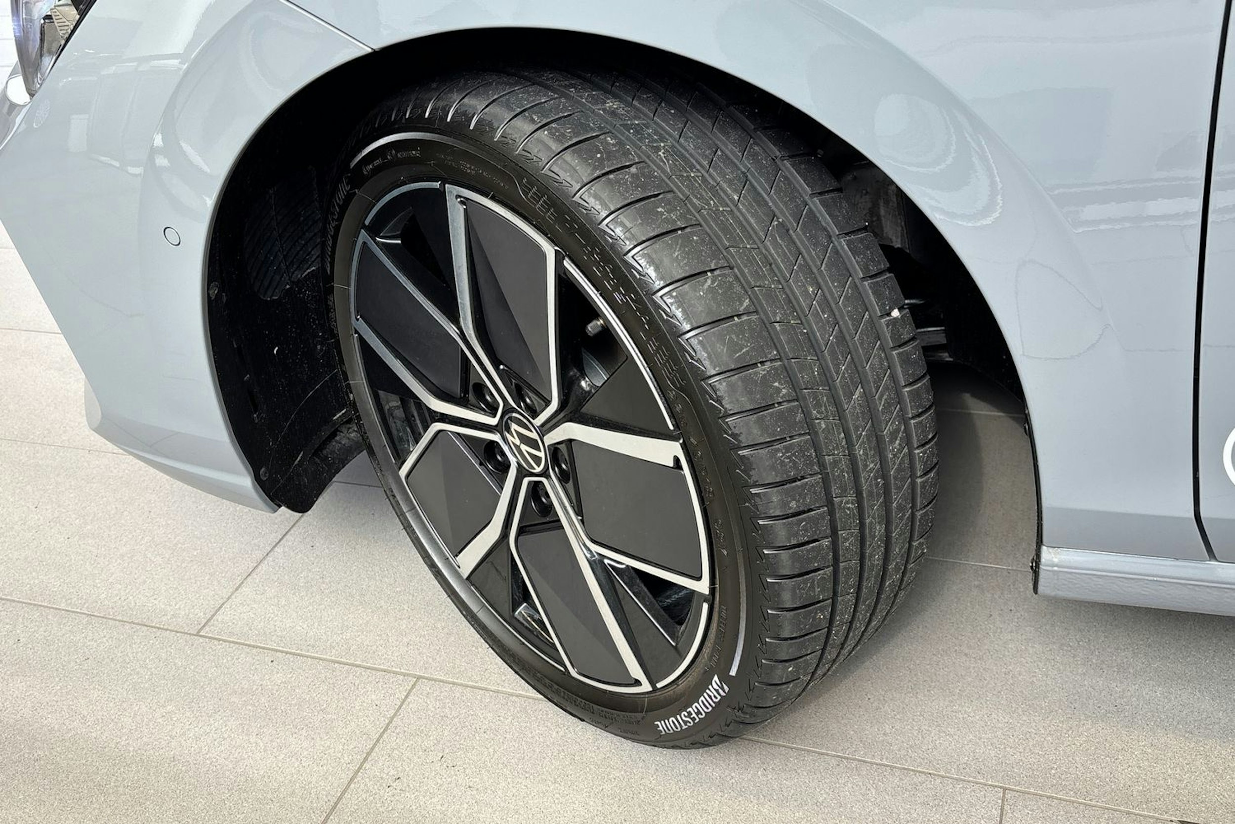 harmaa Volkswagen Golf 2025 kuva 10.