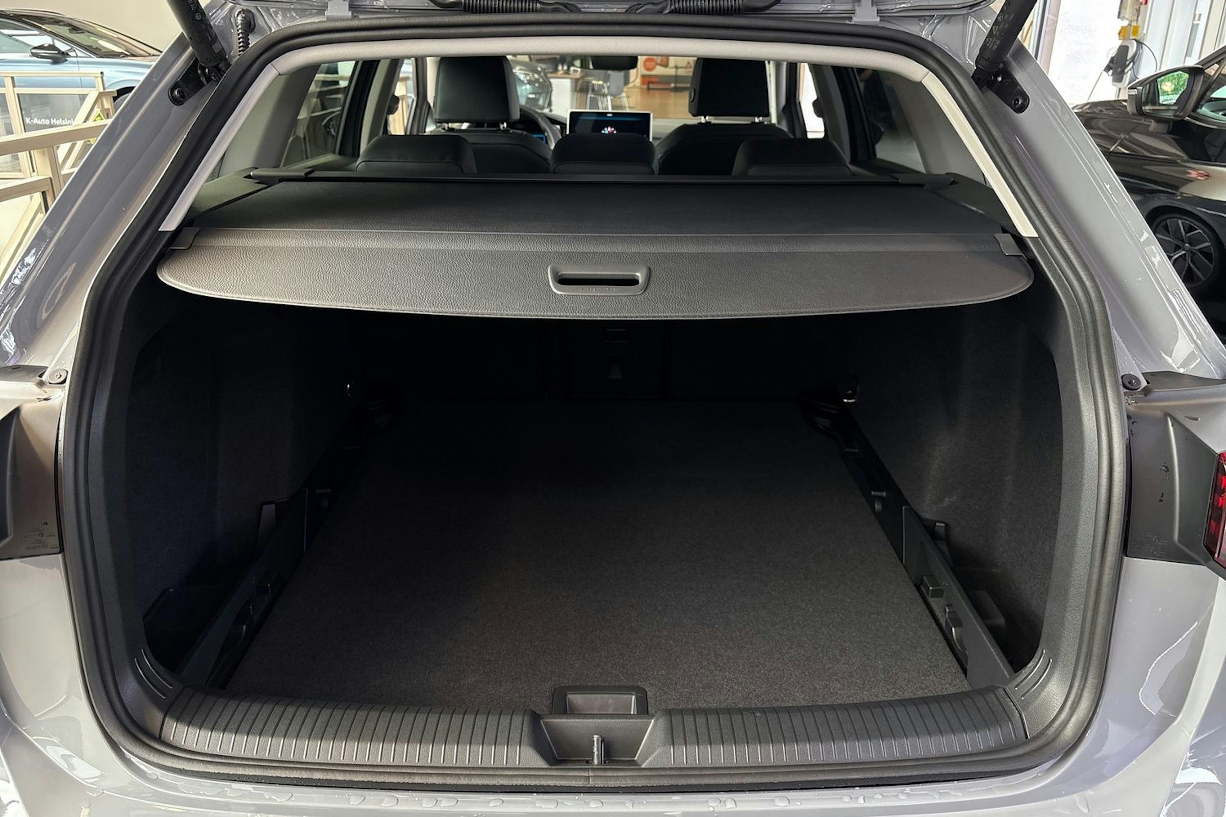 harmaa Volkswagen Golf 2025 kuva 11.