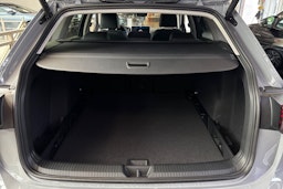 harmaa Volkswagen Golf 2025 kuva 11.