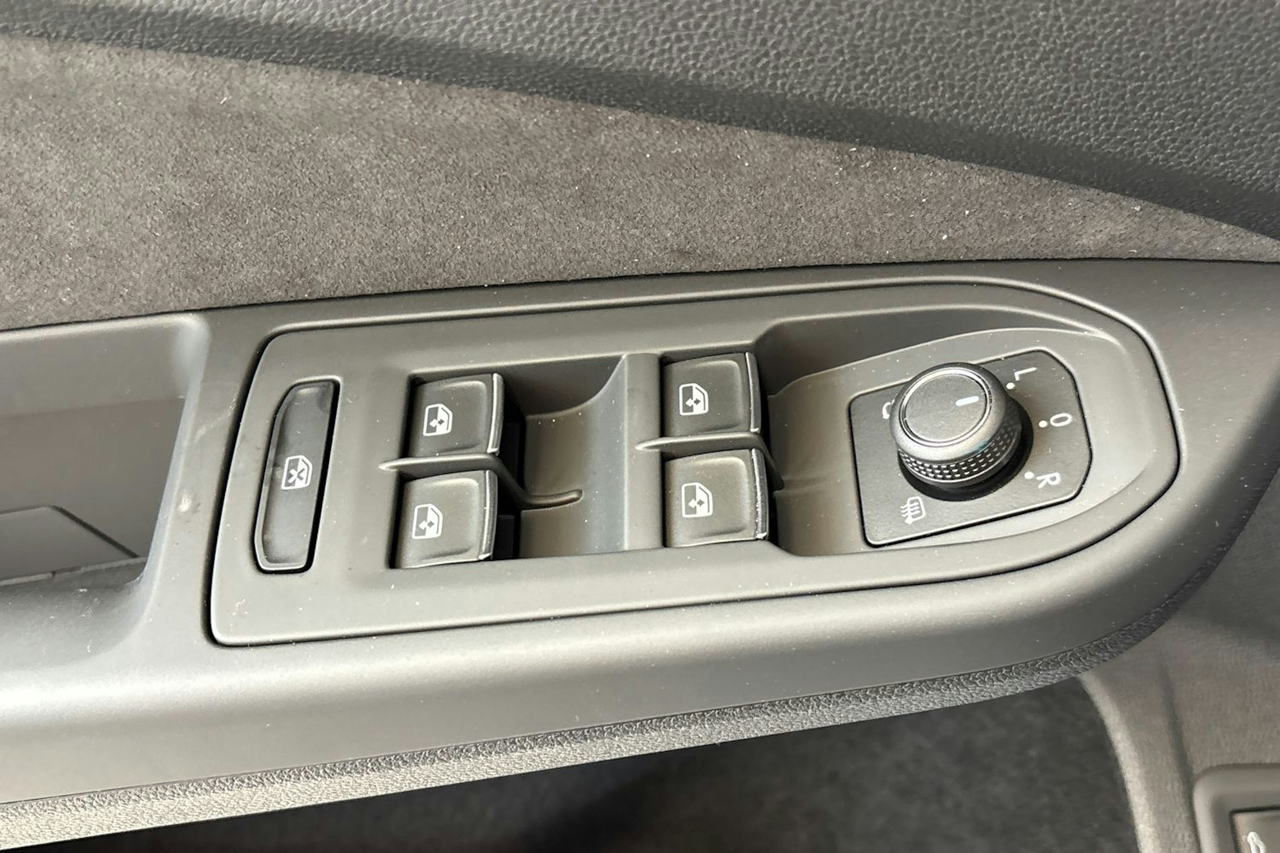 harmaa Volkswagen Golf 2025 kuva 14.