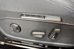 harmaa Volkswagen Golf 2025 kuva 15.