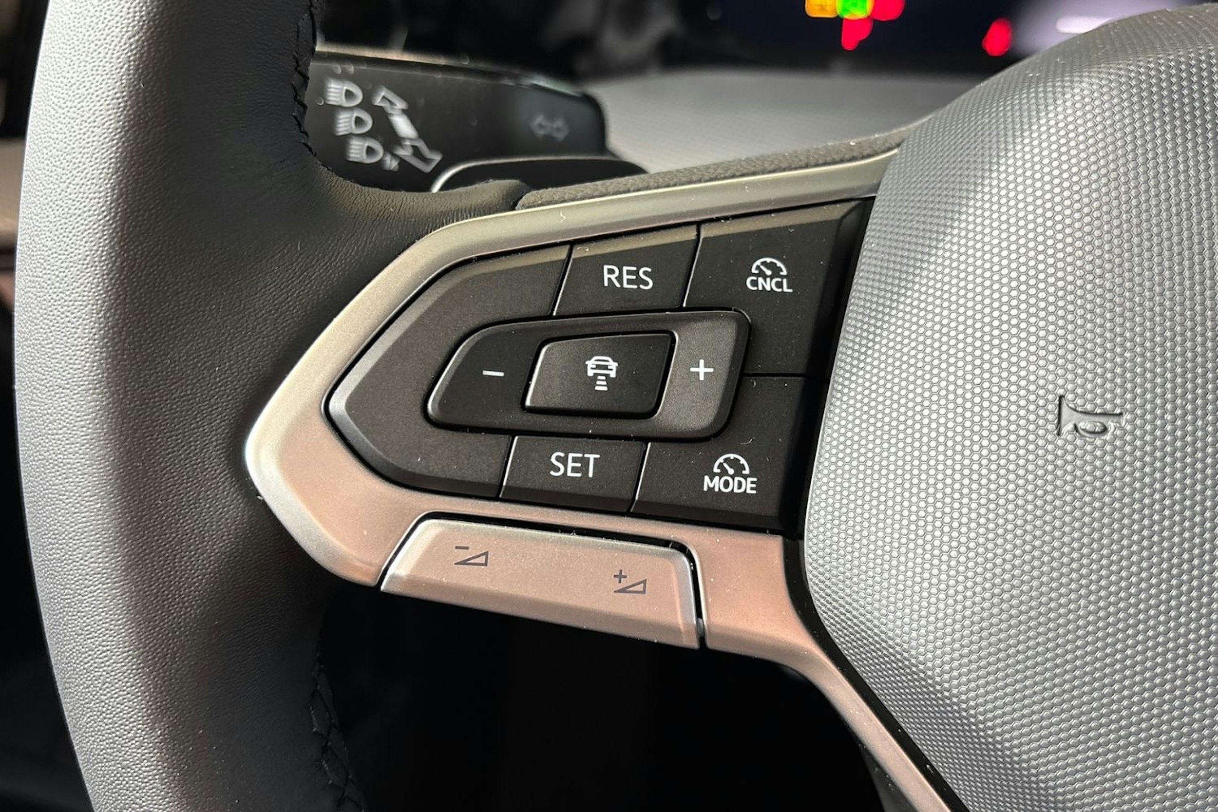 harmaa Volkswagen Golf 2025 kuva 17.