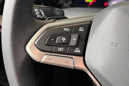 harmaa Volkswagen Golf 2025 kuva 17.