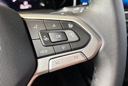 harmaa Volkswagen Golf 2025 kuva 18.