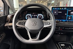 harmaa Volkswagen Golf 2025 kuva 19.