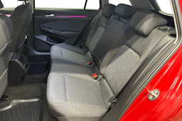 punainen Volkswagen Golf 2025 kuva 8.