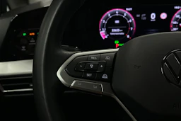 punainen Volkswagen Golf 2025 kuva 11.