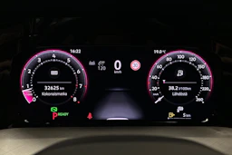 punainen Volkswagen Golf 2025 kuva 13.