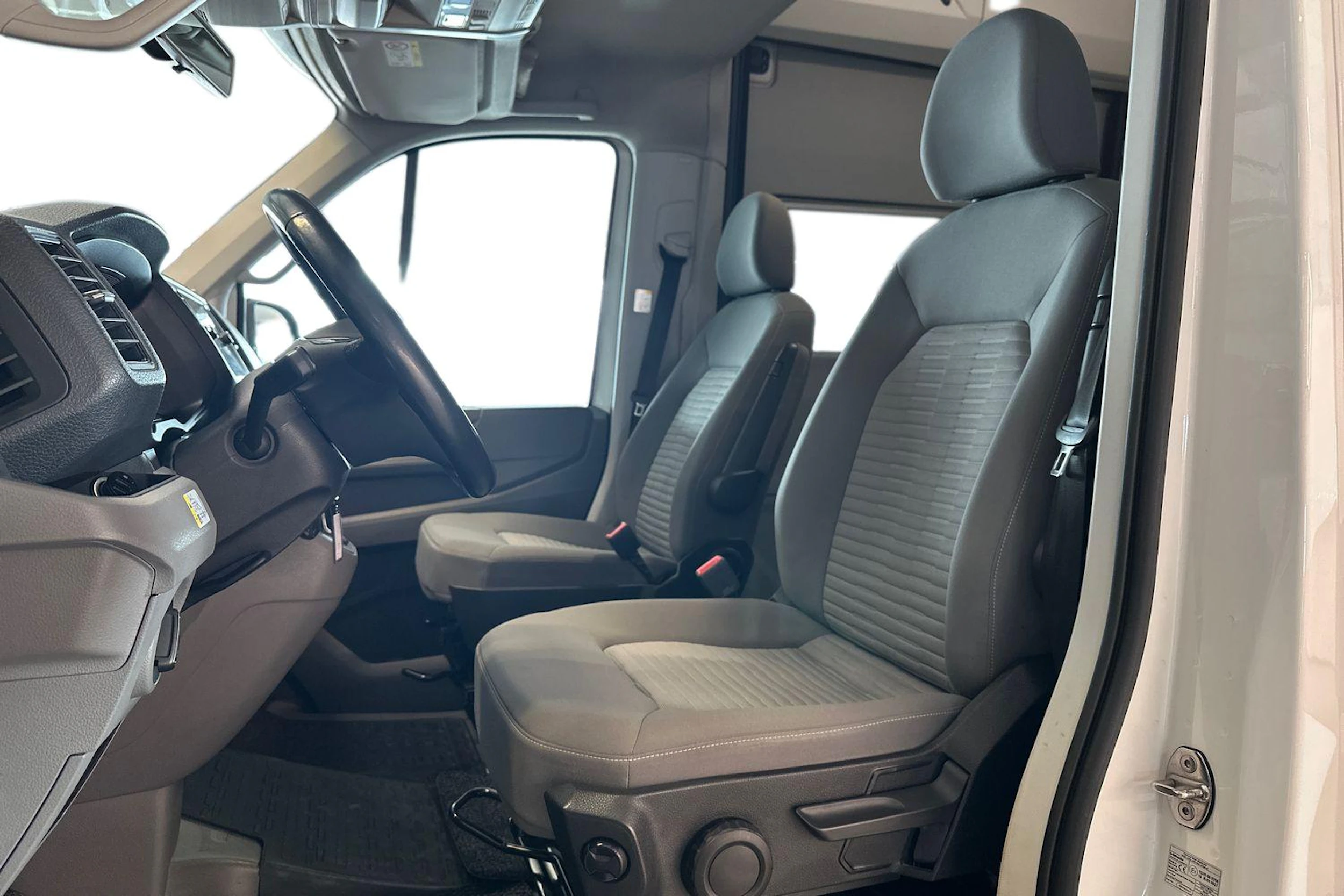 harmaa Volkswagen Grand California 600 2021 kuva 8.
