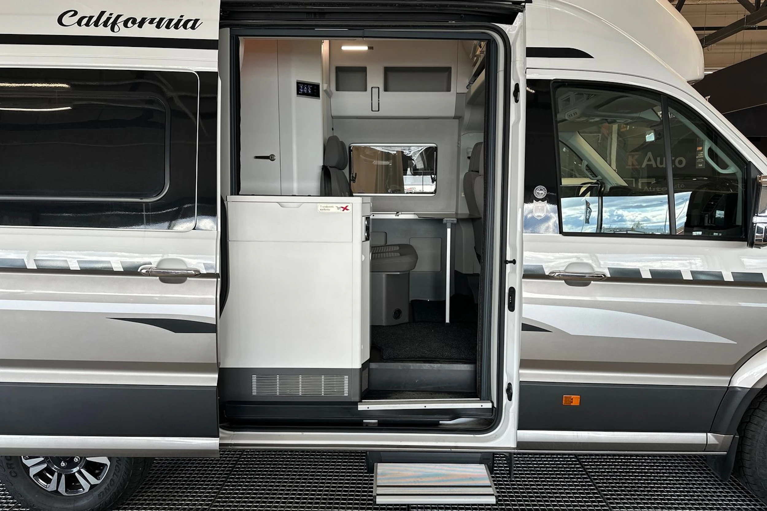 harmaa Volkswagen Grand California 600 2021 kuva 19.
