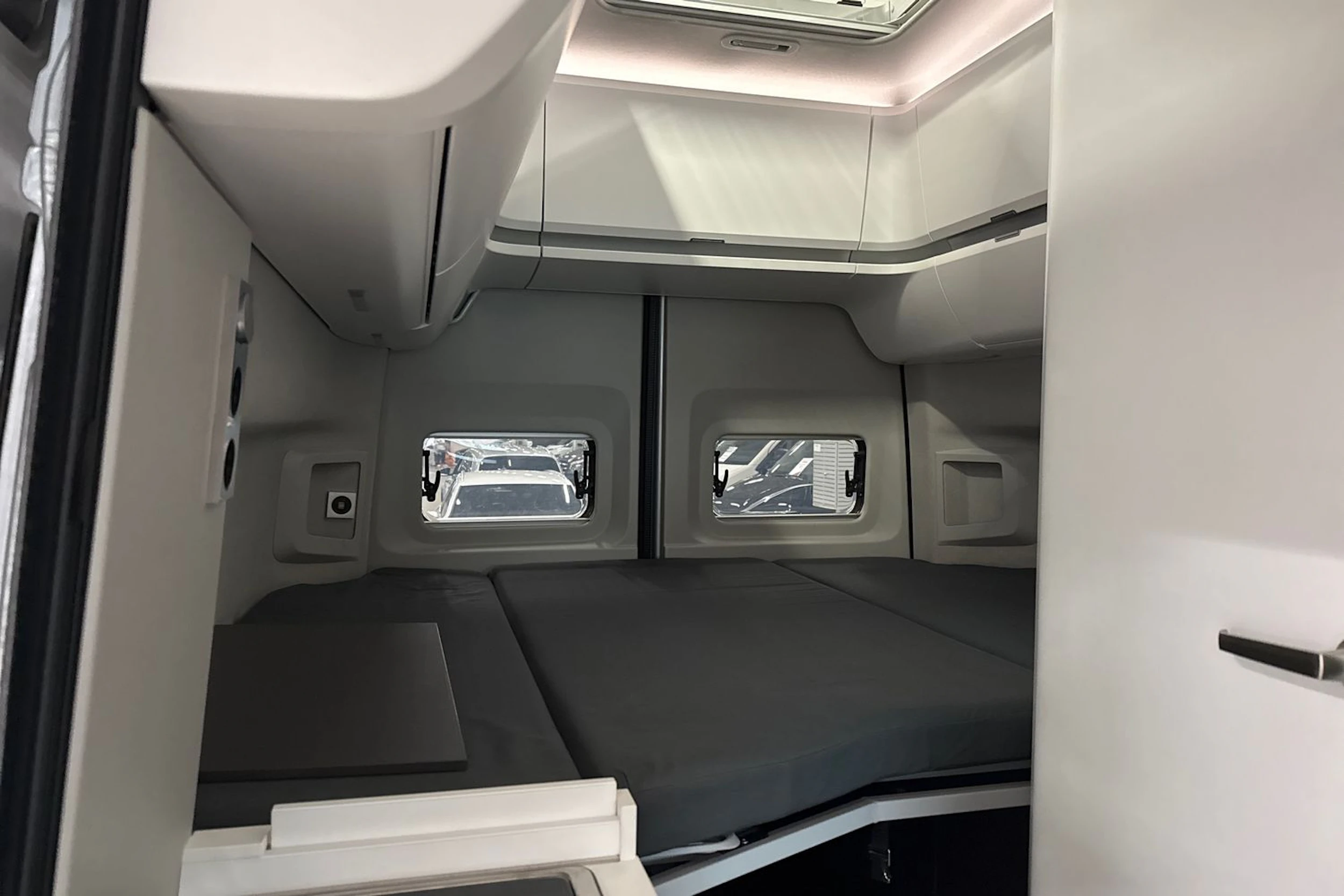 hopea Volkswagen Grand California 2022 kuva 7.