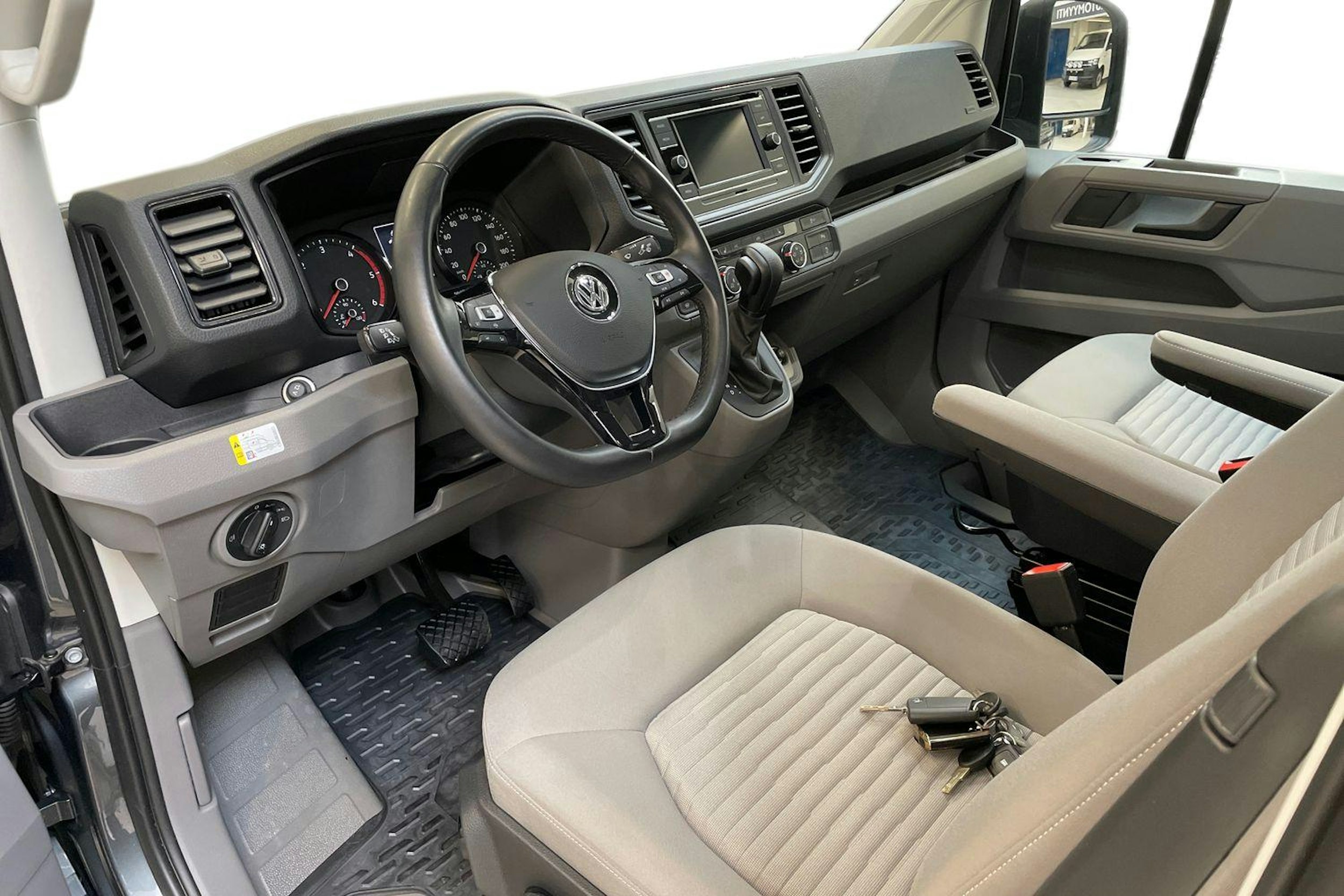 harmaa Volkswagen Grand California 2023 kuva 7.