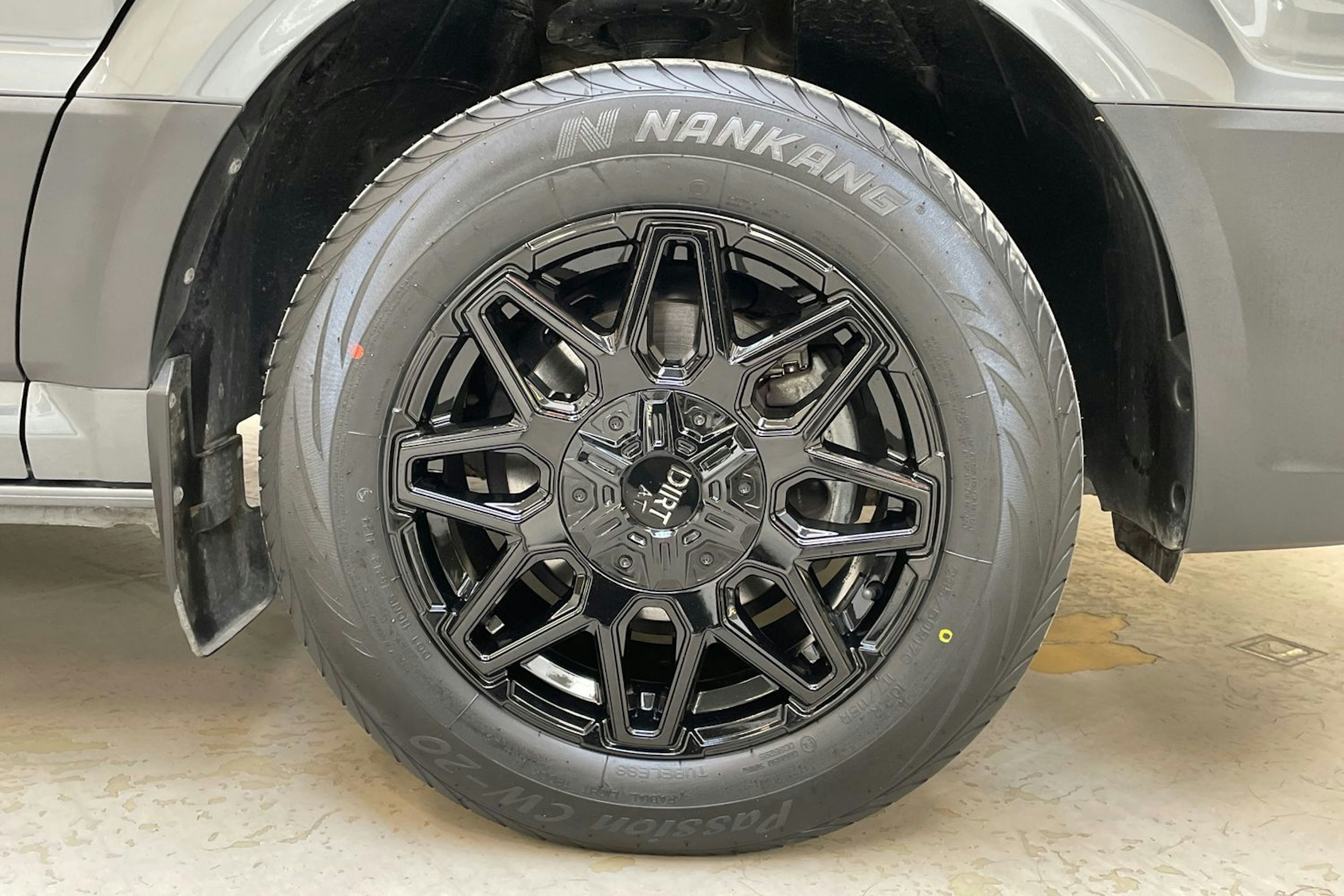 harmaa Volkswagen Grand California 2023 kuva 11.