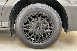 harmaa Volkswagen Grand California 2023 kuva 11.