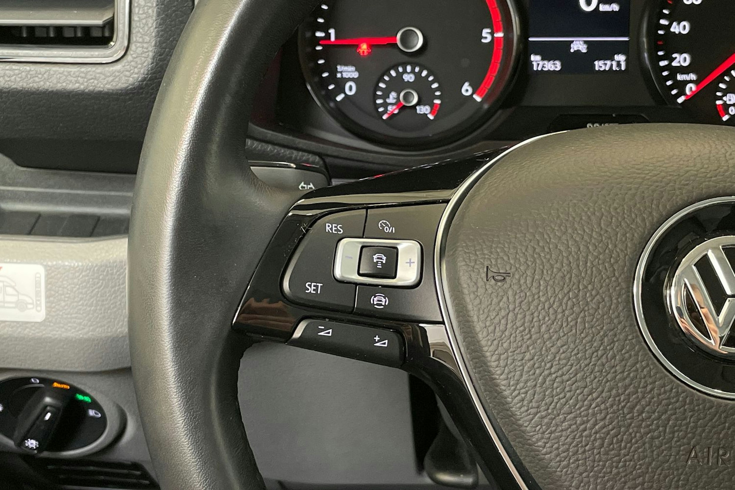 harmaa Volkswagen Grand California 2023 kuva 23.