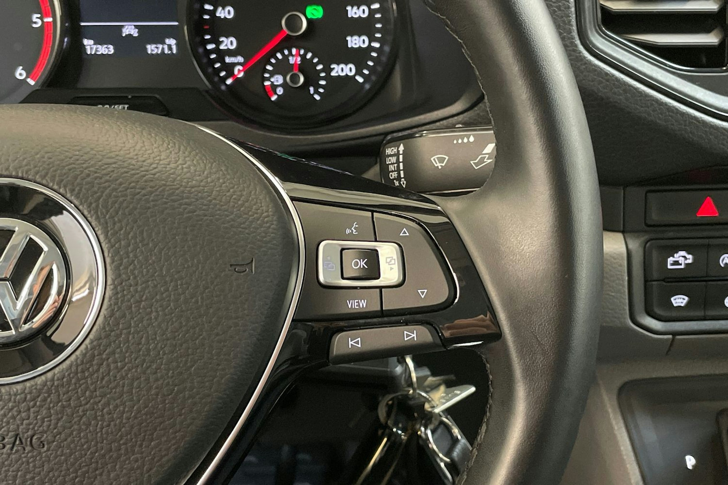 harmaa Volkswagen Grand California 2023 kuva 24.