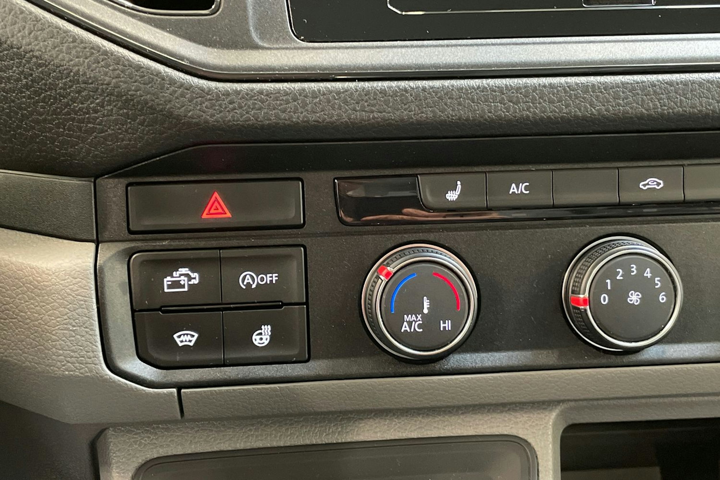 harmaa Volkswagen Grand California 2023 kuva 26.