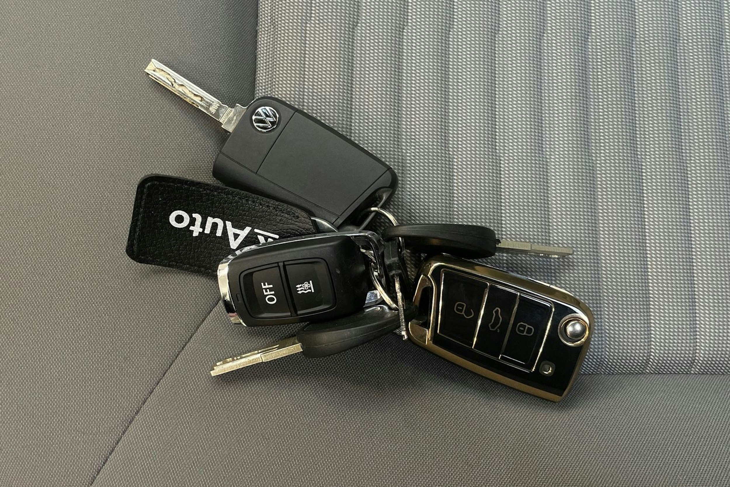 harmaa Volkswagen Grand California 2023 kuva 30.