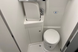 Harmaa Volkswagen Grand California 2023 kuva 14.