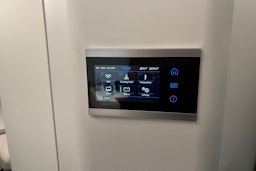 Harmaa Volkswagen Grand California 2023 kuva 16.