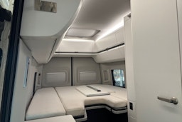 Harmaa Volkswagen Grand California 2023 kuva 18.