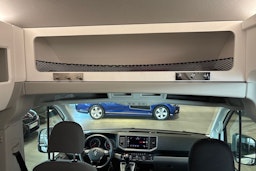 Harmaa Volkswagen Grand California 2023 kuva 19.