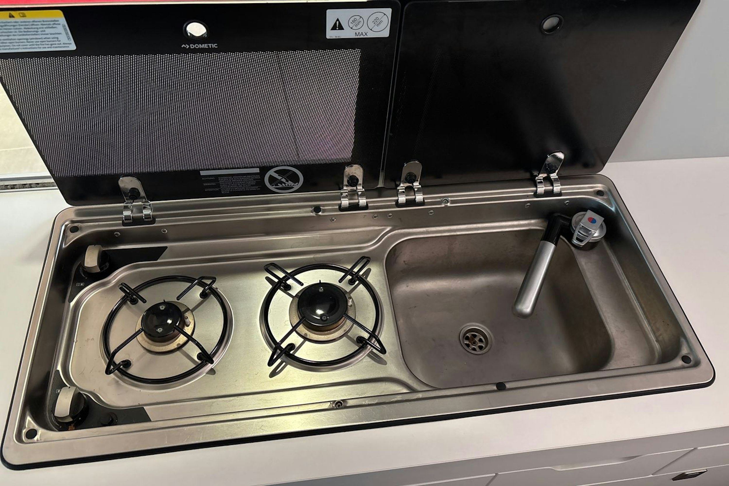 Harmaa Volkswagen Grand California 2023 kuva 20.