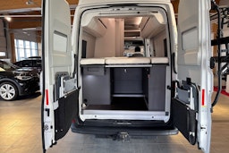 Harmaa Volkswagen Grand California 2023 kuva 21.