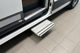 Valkoinen Volkswagen Grand California 2024 kuva 10.