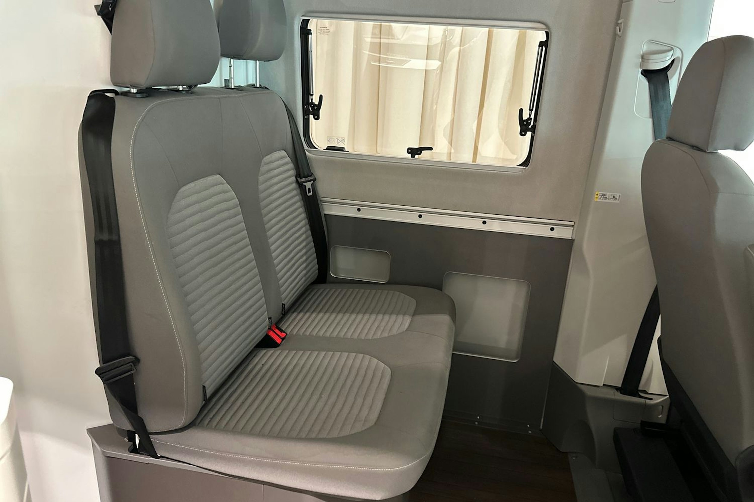 Valkoinen Volkswagen Grand California 2024 kuva 13.