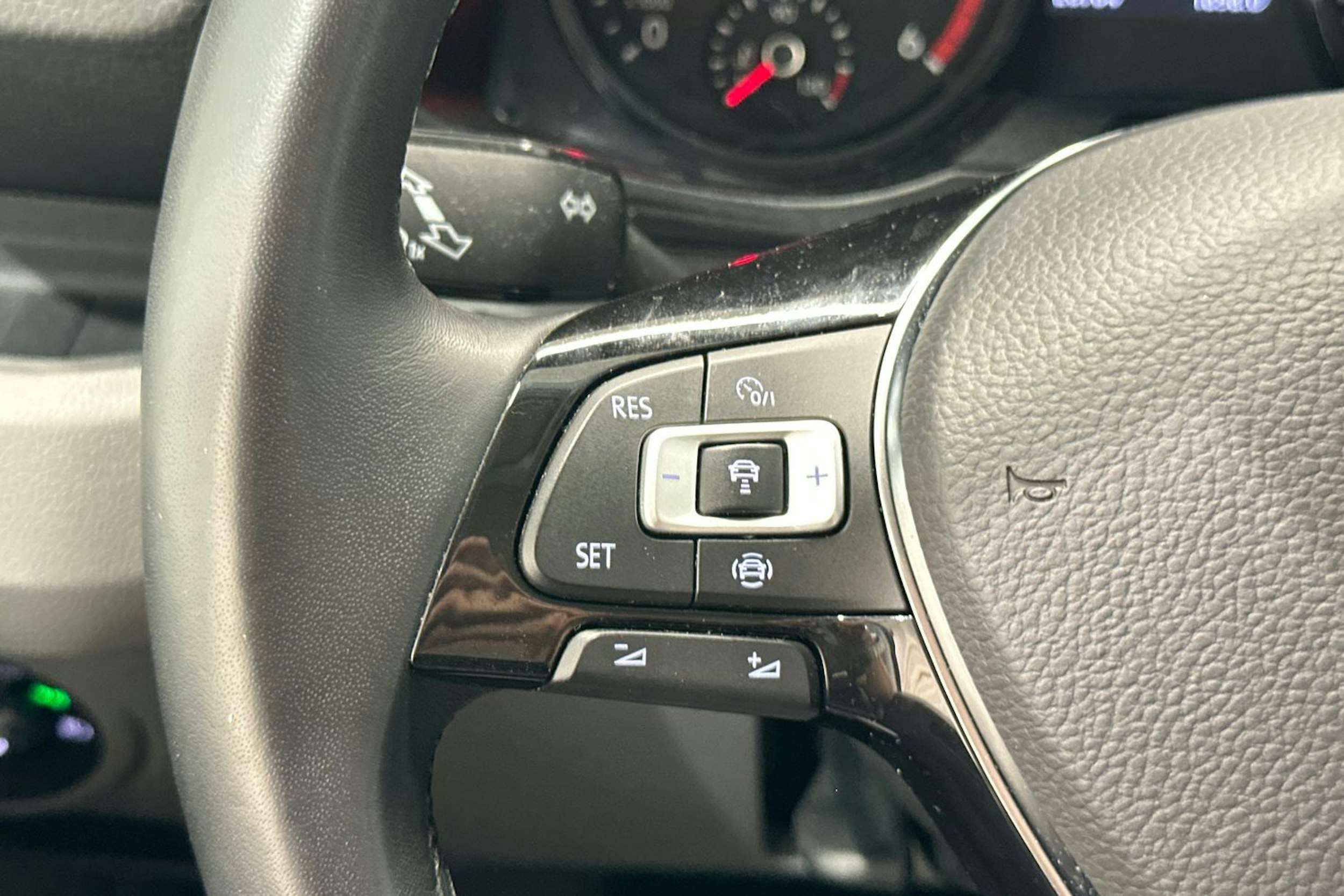 Valkoinen Volkswagen Grand California 2024 kuva 21.
