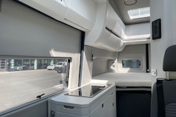 hopea metalliväri Volkswagen Grand California 2025 kuva 18.