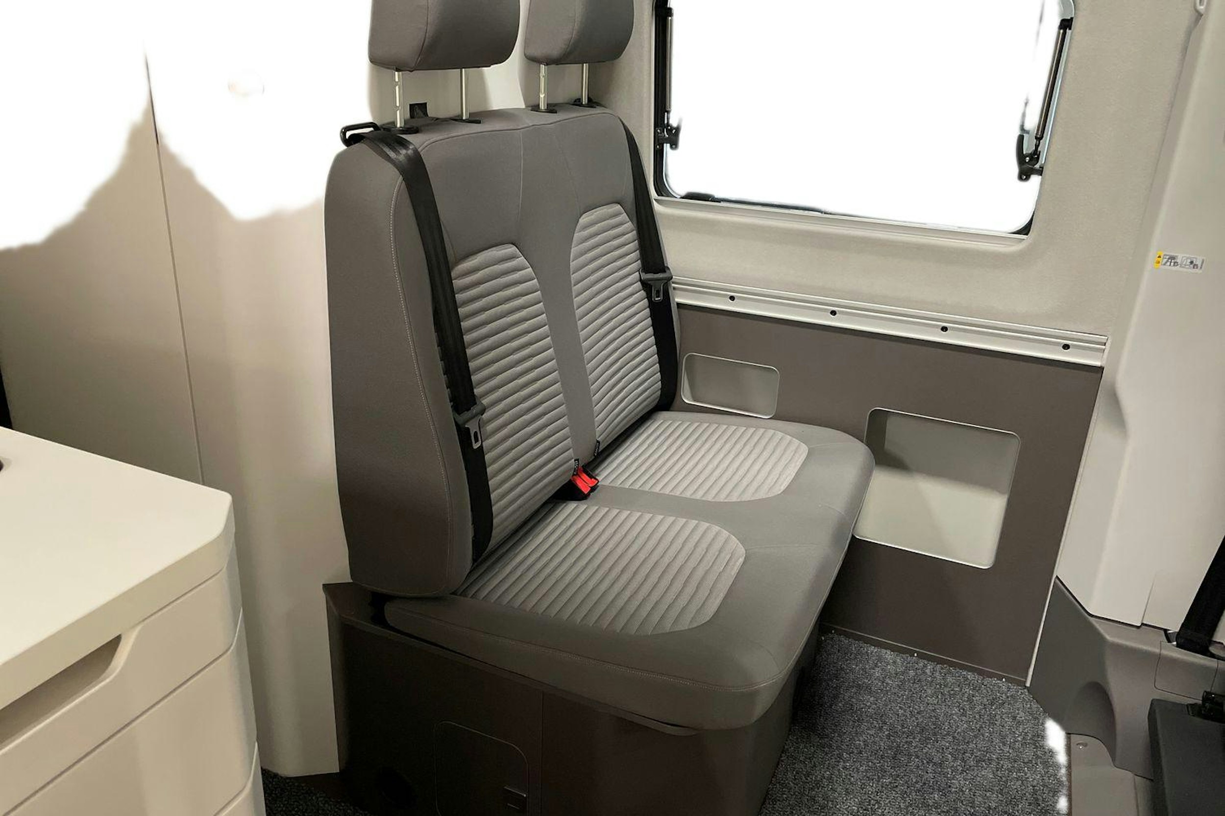 hopea Volkswagen Grand California 2025 kuva 8.