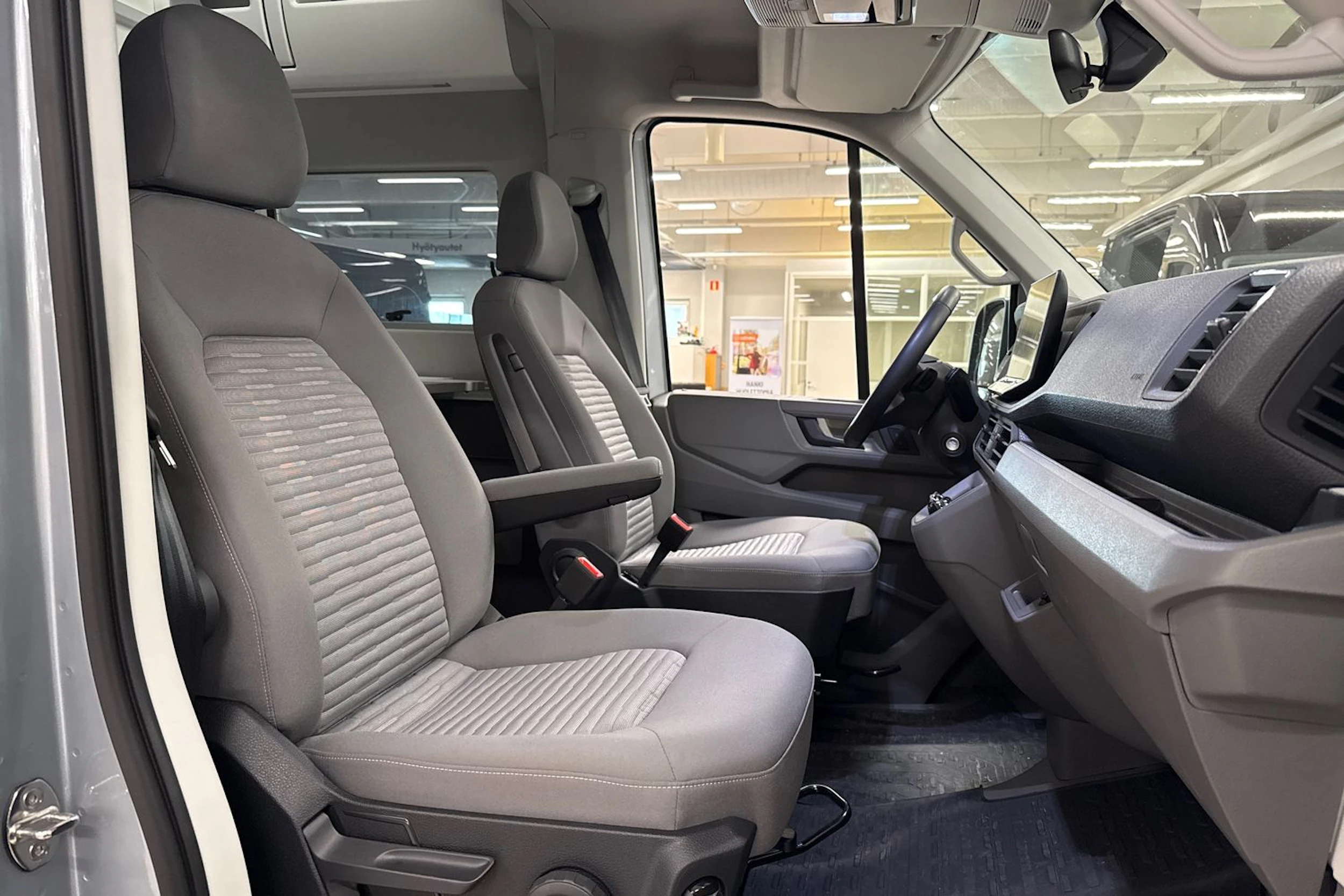 harmaa Volkswagen Grand California 2025 kuva 4.