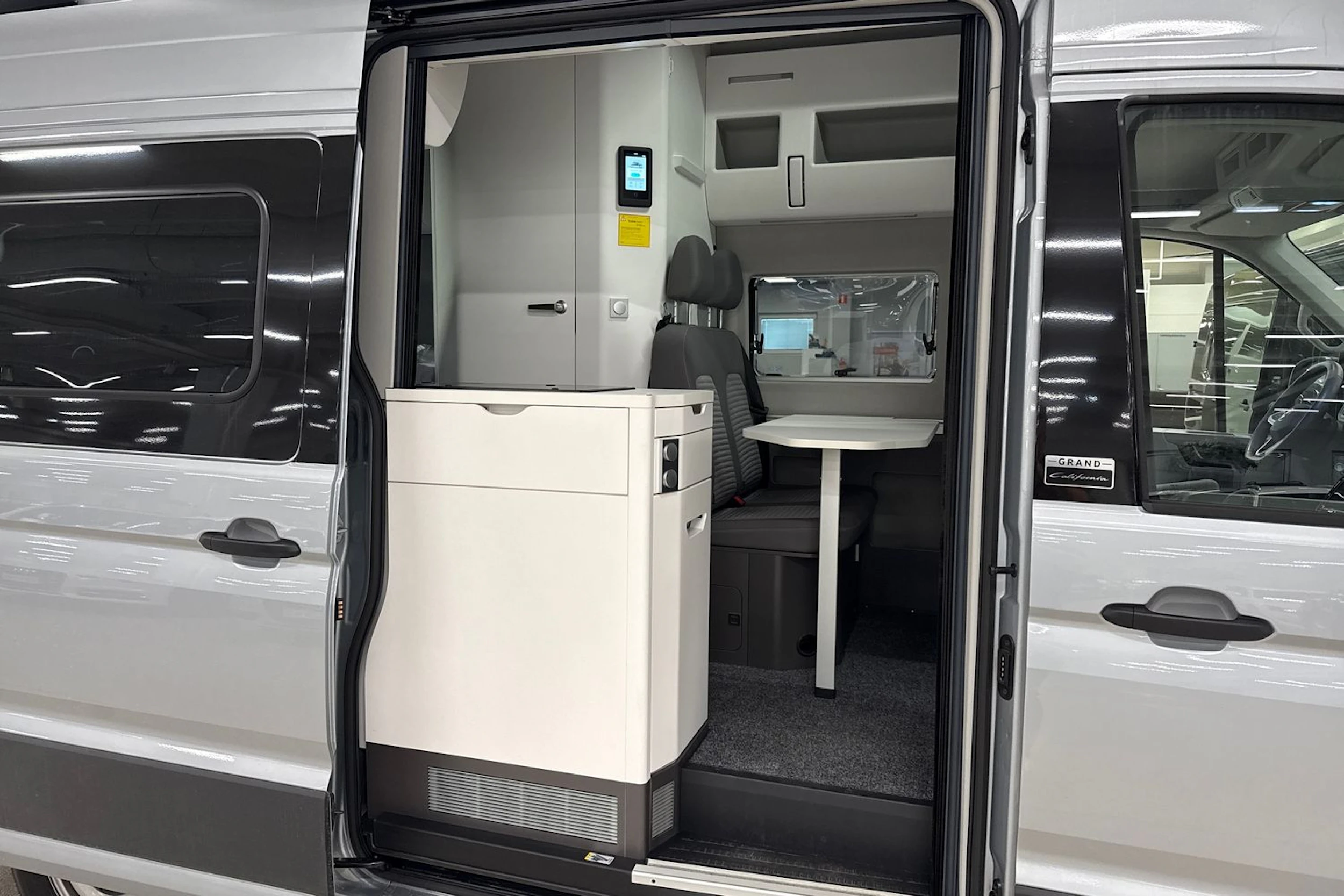 harmaa Volkswagen Grand California 2025 kuva 5.