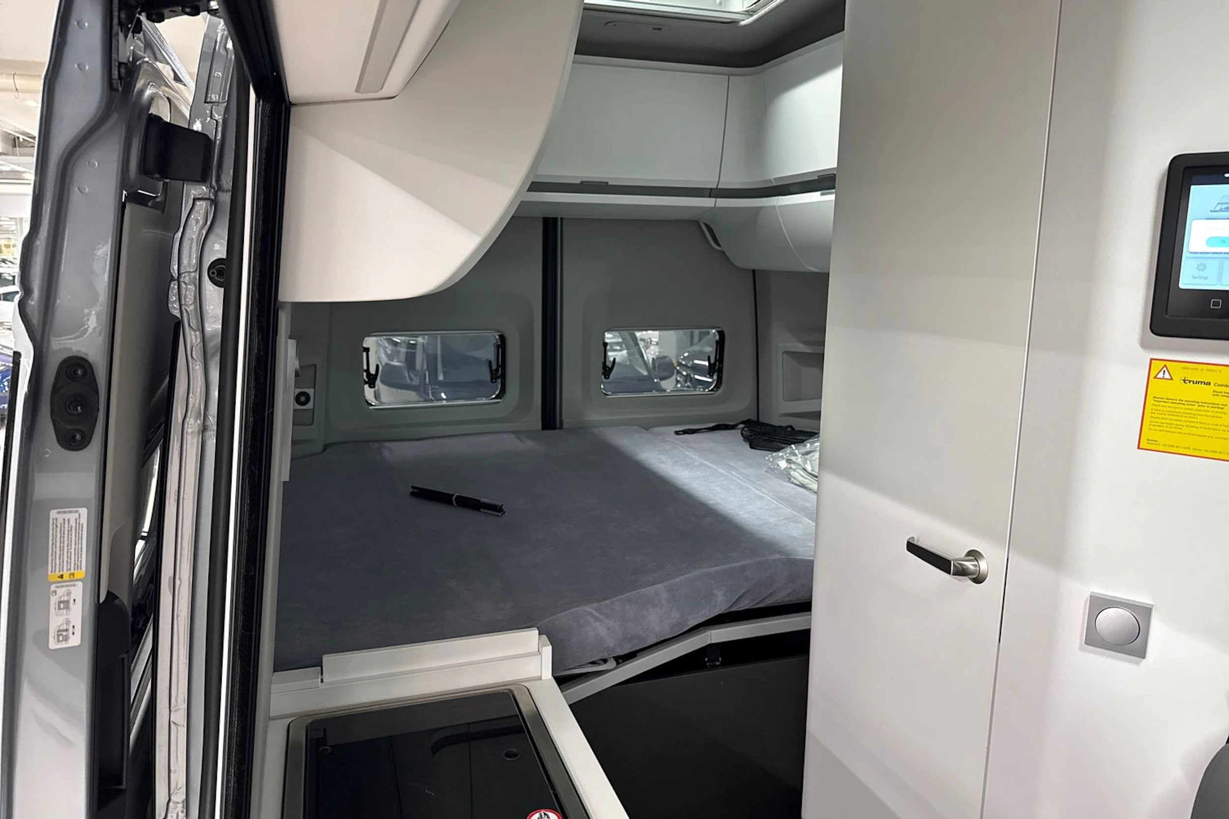 harmaa Volkswagen Grand California 2025 kuva 6.
