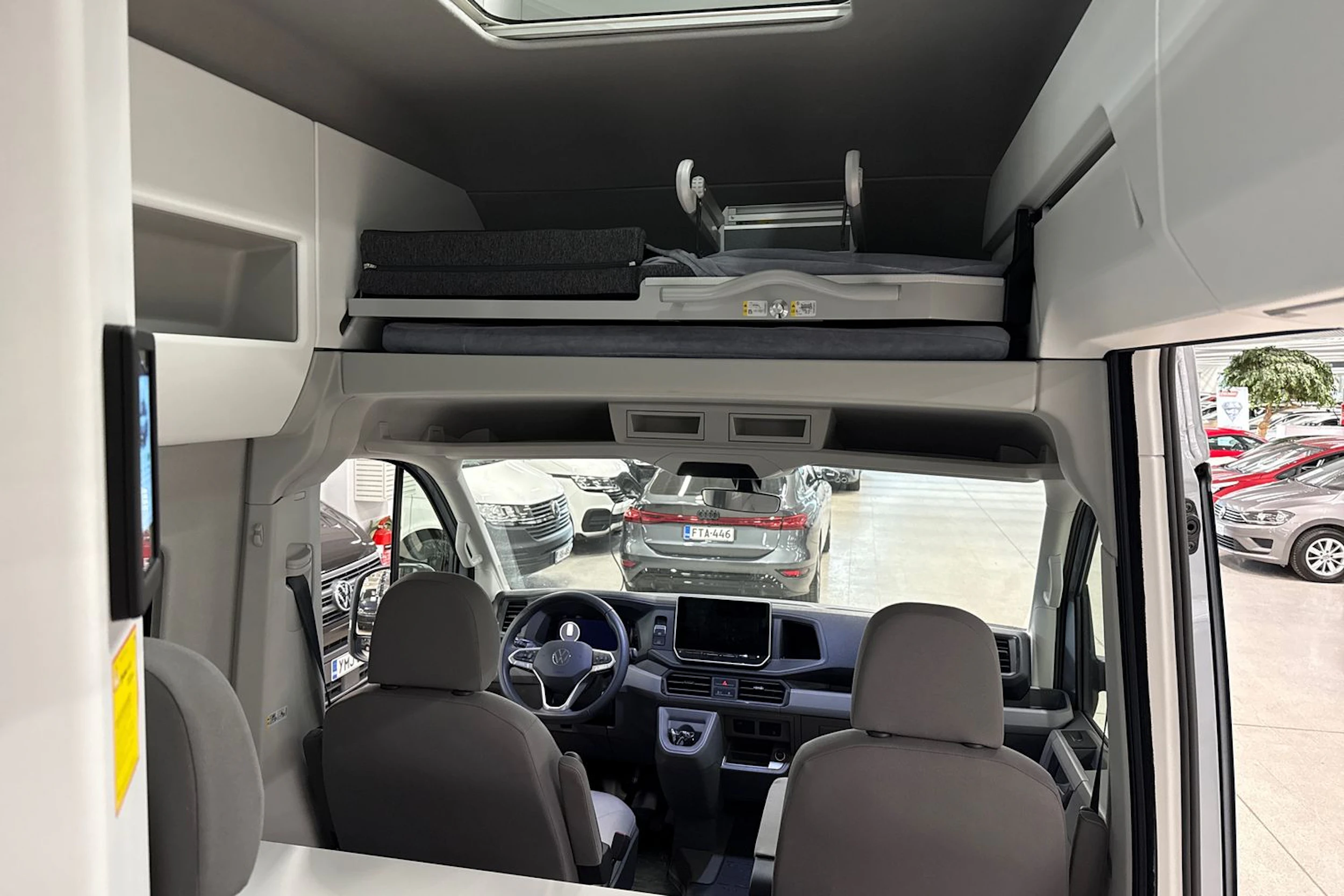 harmaa Volkswagen Grand California 2025 kuva 7.