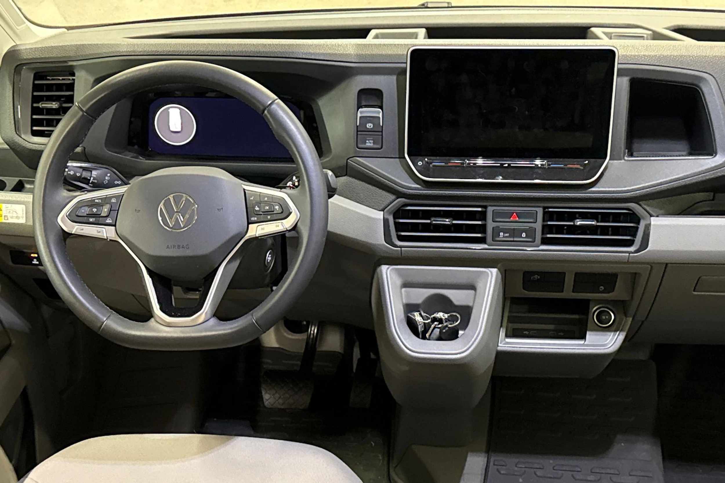 harmaa Volkswagen Grand California 2025 kuva 8.