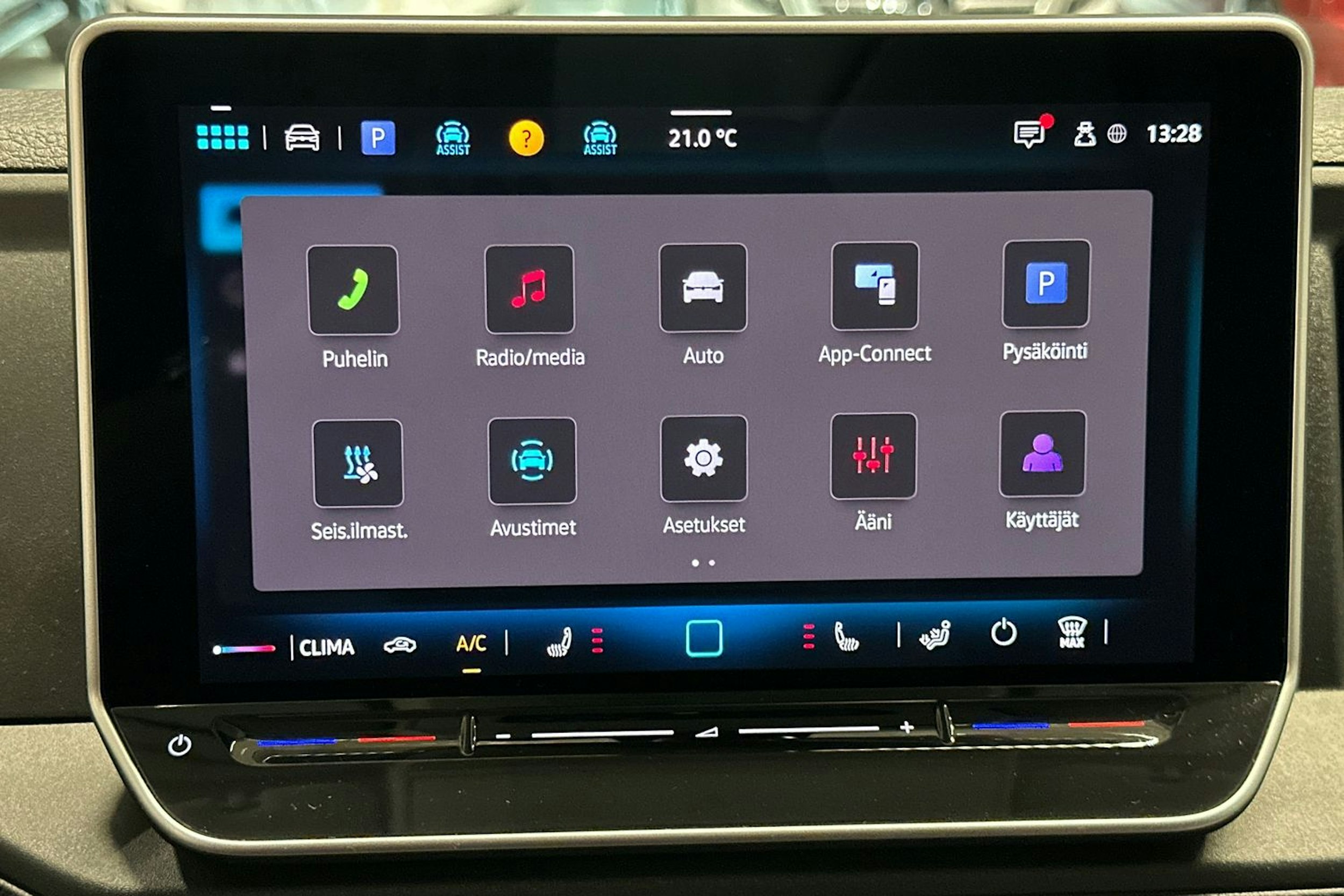 harmaa Volkswagen Grand California 2025 kuva 13.