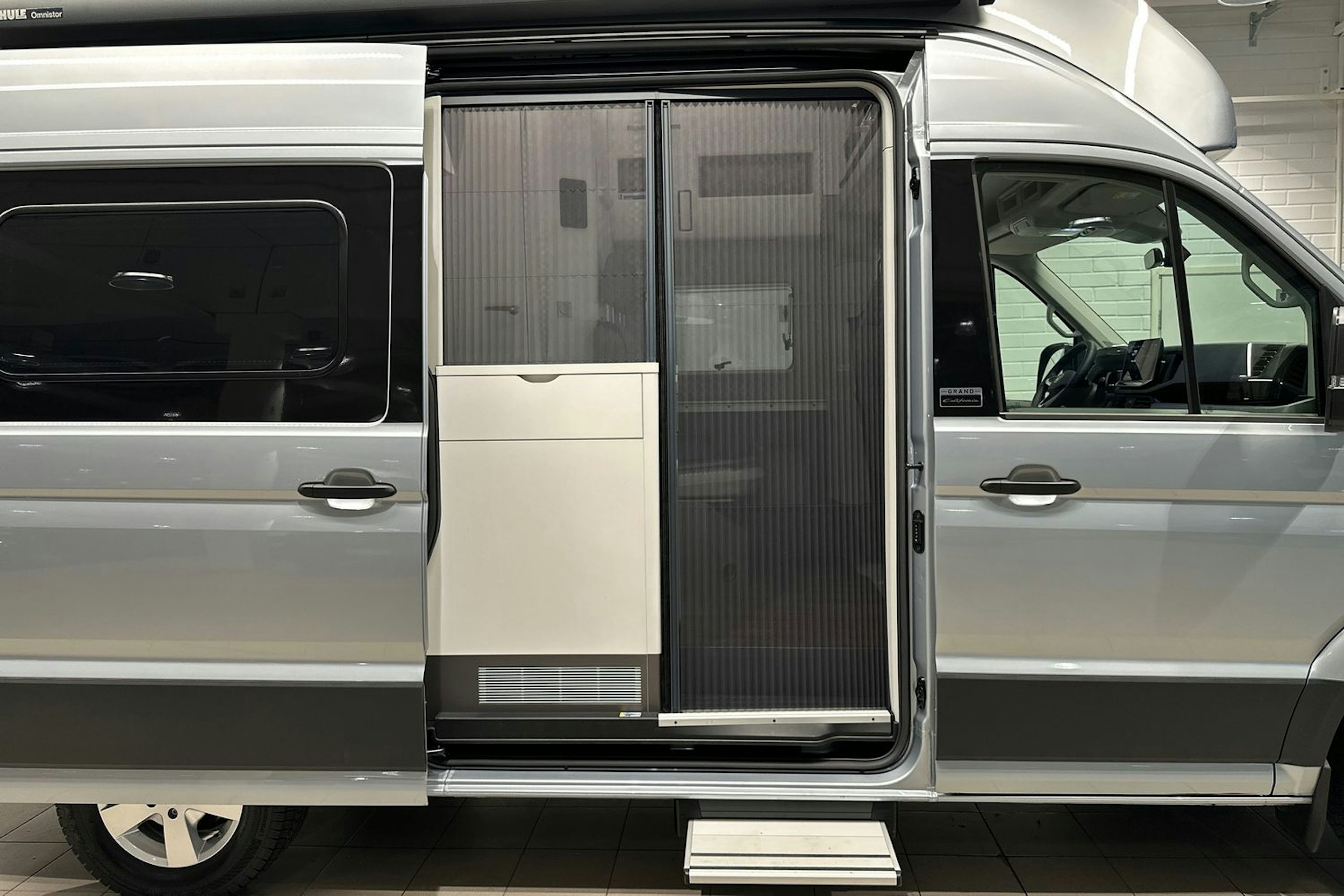 harmaa Volkswagen Grand California 2025 kuva 17.