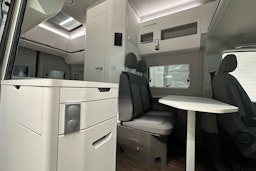 harmaa Volkswagen Grand California 2025 kuva 22.