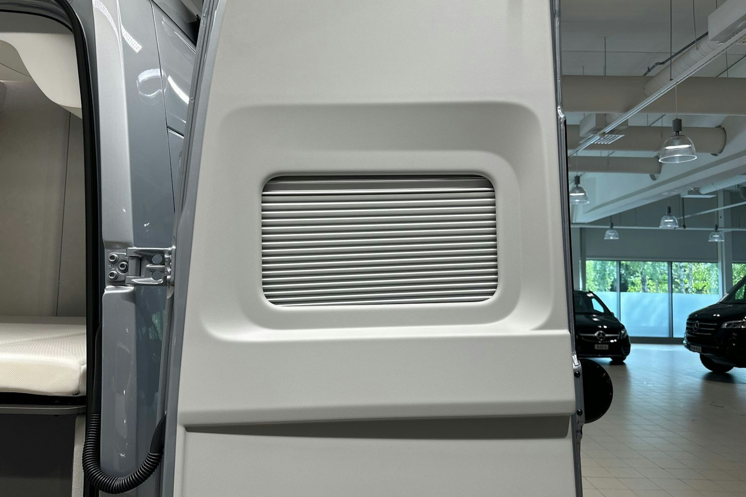 harmaa Volkswagen Grand California 2025 kuva 32.
