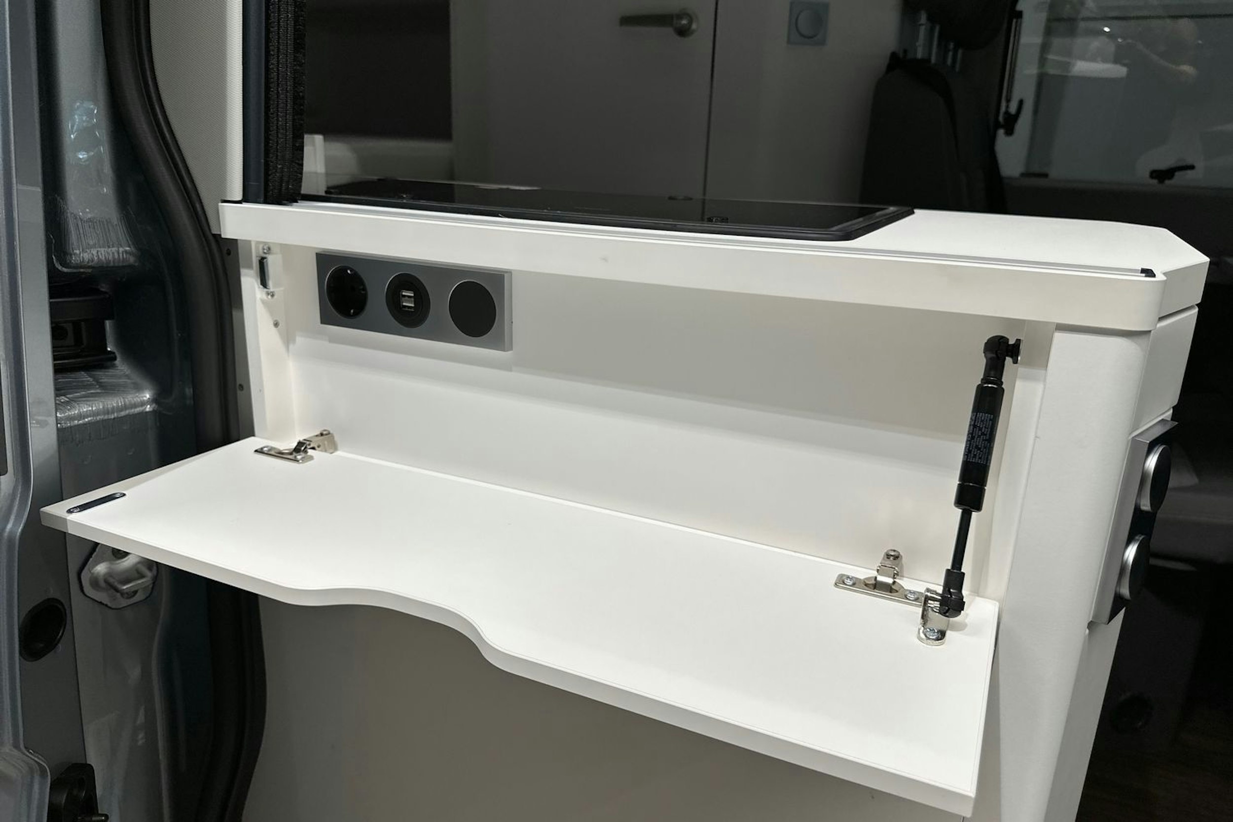 harmaa Volkswagen Grand California 2025 kuva 35.