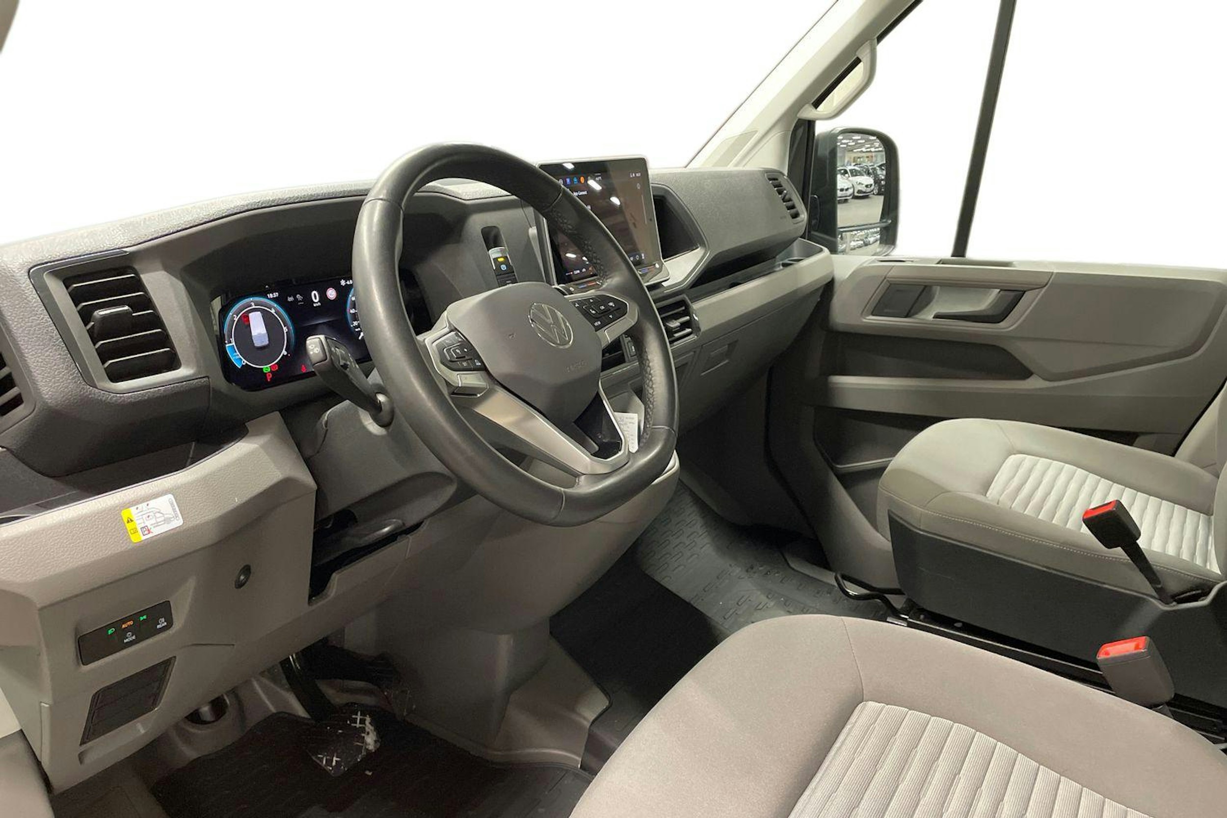 met. harmaa Volkswagen Grand California 2025 kuva 8.